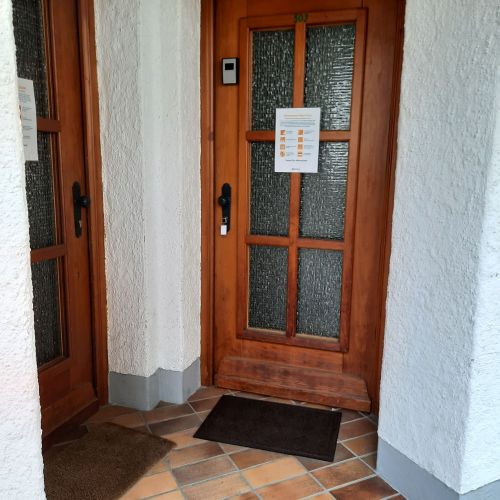 Eingangstür mit Schlüsselbox