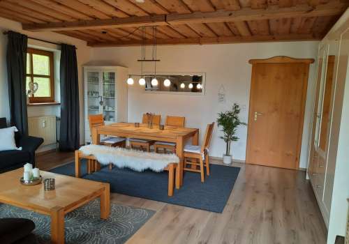 Wohnraum-Blick_vom_Balkon_aus.jpg