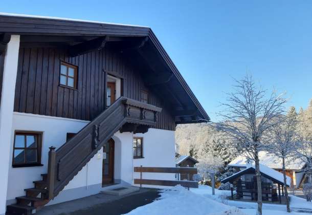 Eingang ins Haus im Winter